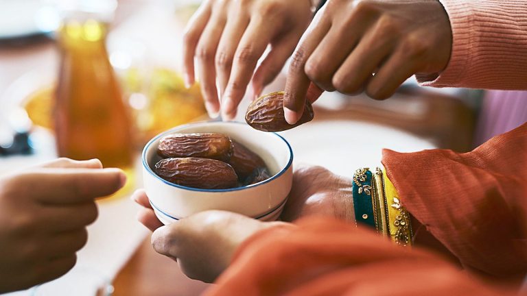 Date Pairing Suggestions with Foods and Beverages